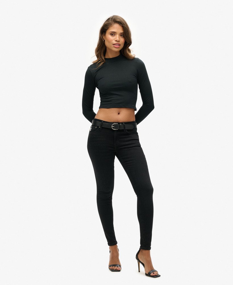 blusa preta de manga comprida com costas abertas