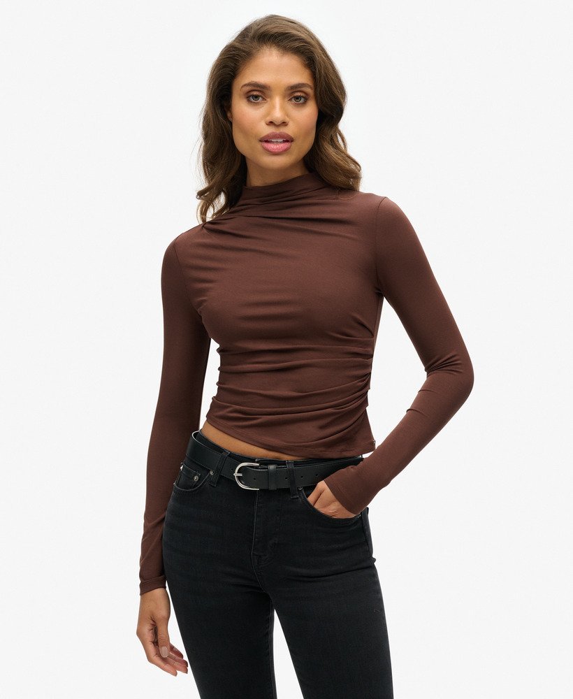 blusa de manga comprida com gola alta franzida na cor marrom chicória e café.