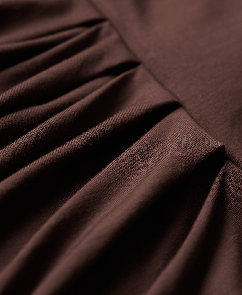blusa de manga comprida com gola alta franzida na cor marrom chicória e café.