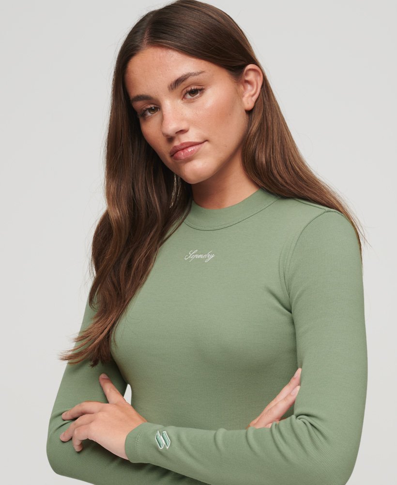 top cropped canelado de manga comprida com bordado na cor verde jade claro.