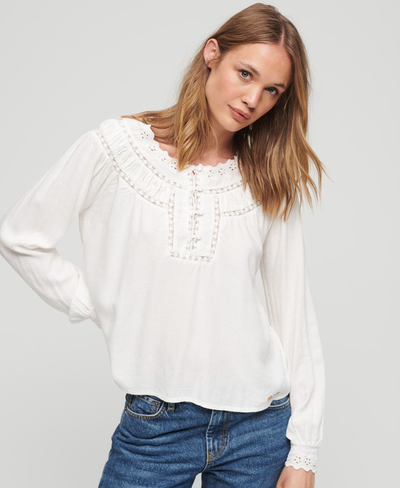 blusa de tecido plano com detalhes em renda na cor cru