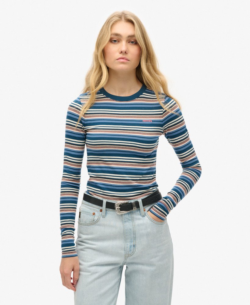 blusa listrada de manga comprida na cor azul-garrafa.