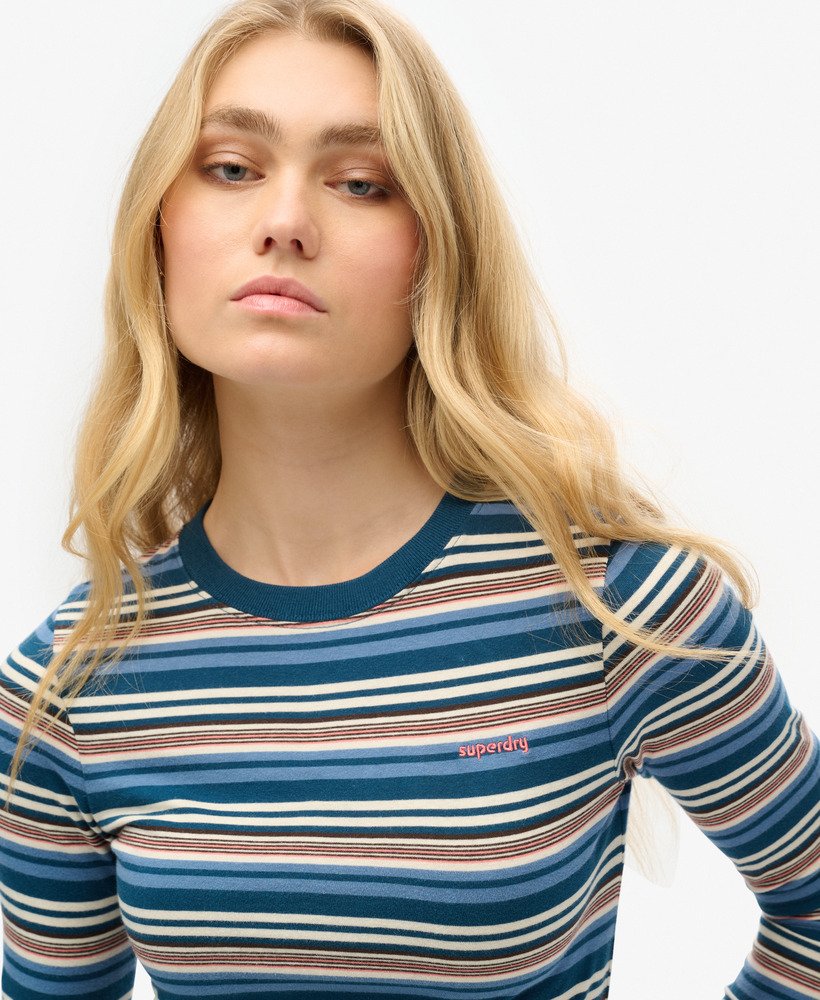 blusa listrada de manga comprida na cor azul-garrafa.