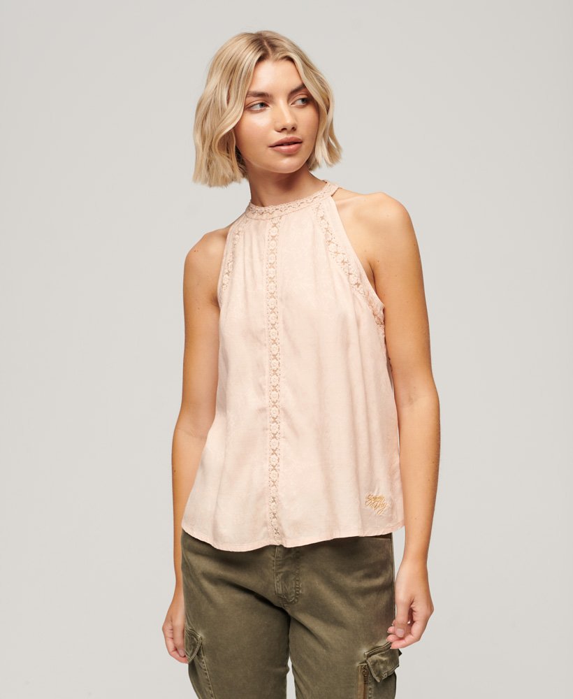 blusa de renda sem mangas com gola alta em tom rosa claro