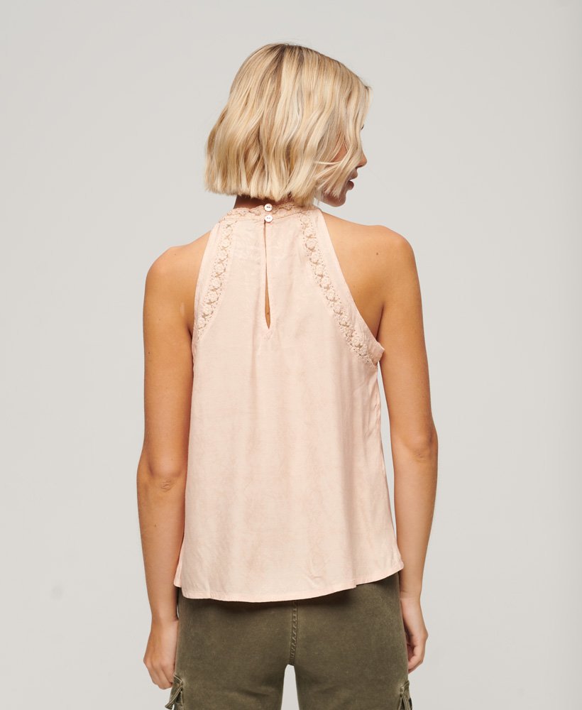 blusa de renda sem mangas com gola alta em tom rosa claro