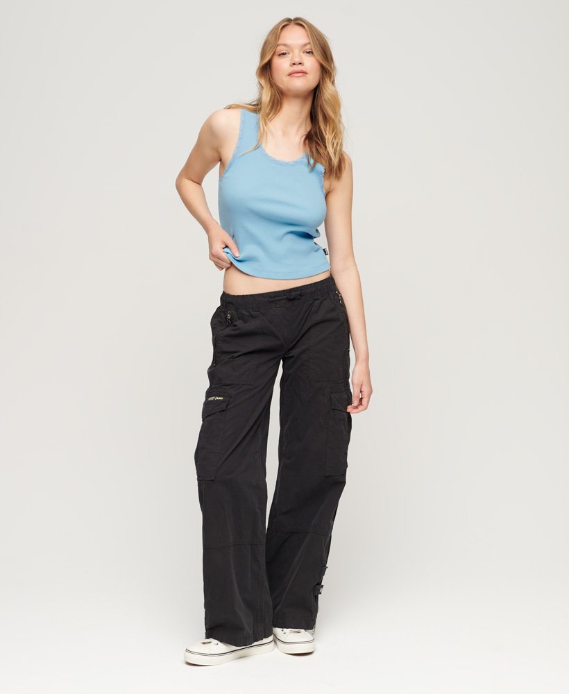 regata athletic essentials vintage com detalhe em renda na cor azul ar