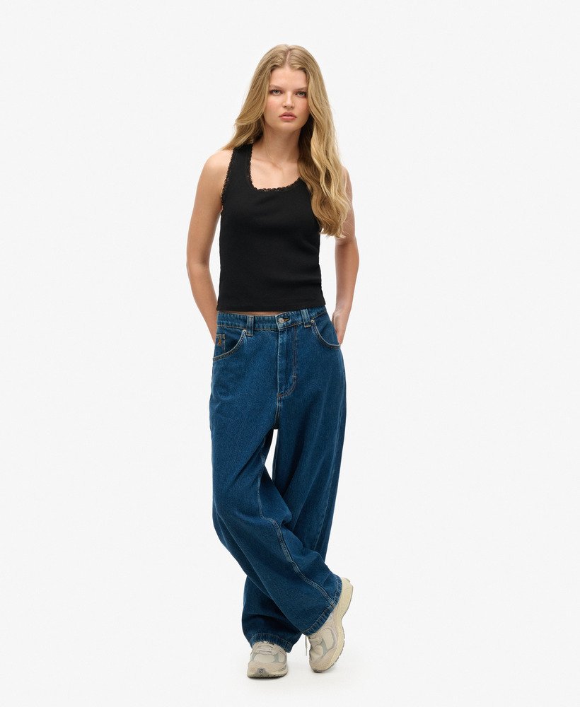 regata athletic essentials vintage com detalhe em renda na cor preta