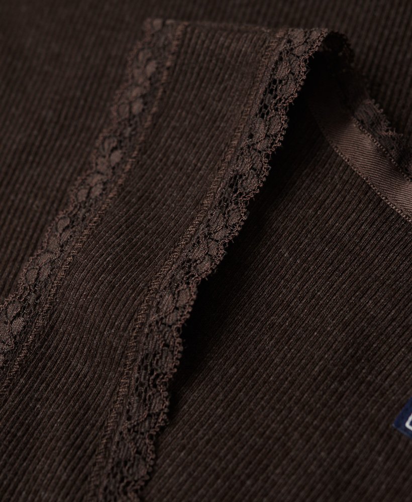regata athletic essentials vintage com detalhe em renda na cor marrom chocolate mesclado escuro