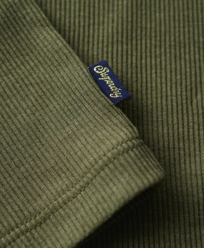 regata athletic essentials vintage com detalhe em renda na cor verde oliva mesclado