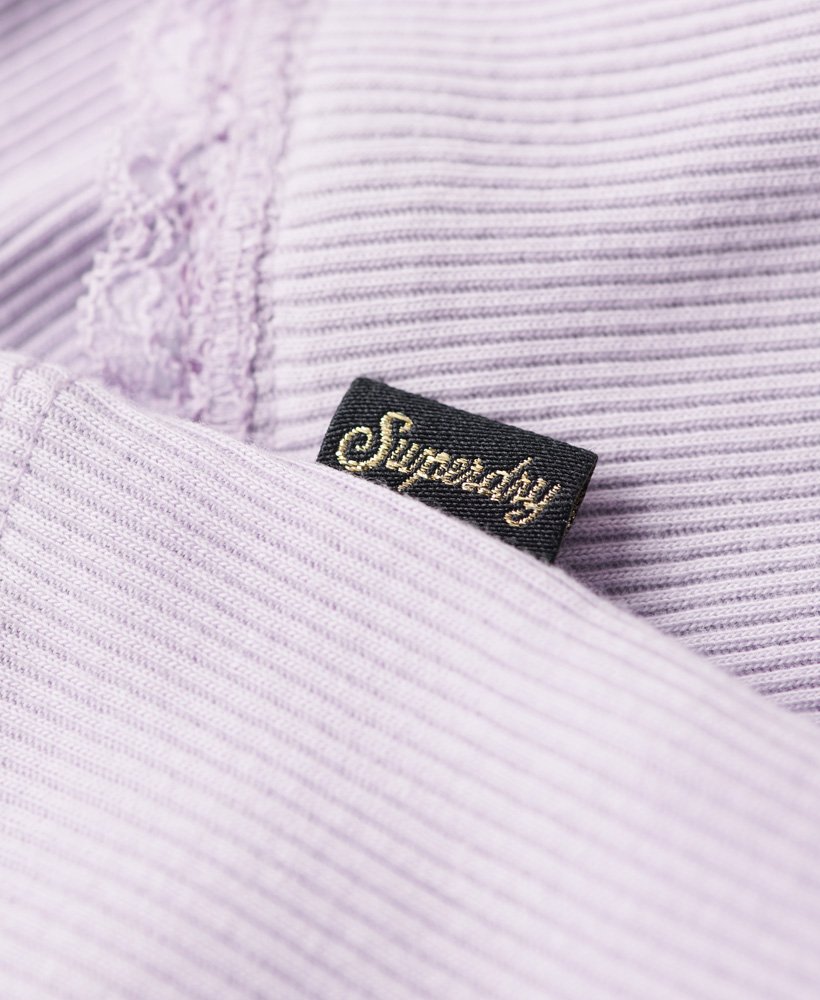regata athletic essentials vintage com detalhe em renda na cor violeta palma
