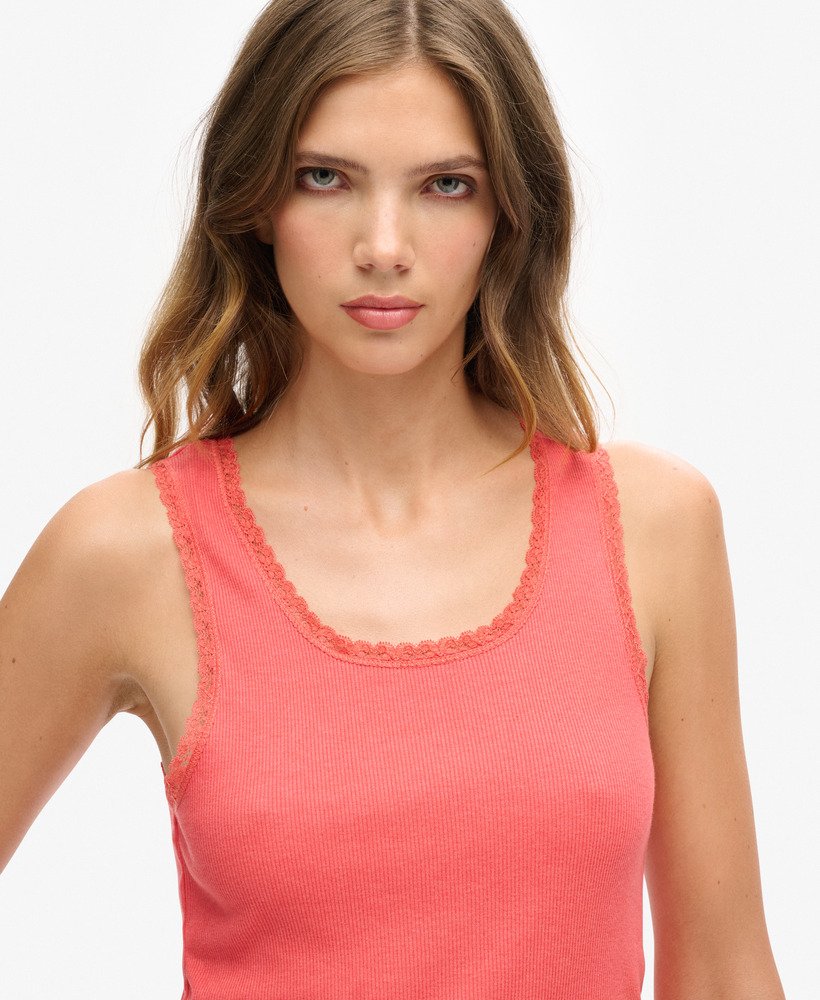 regata athletic essentials vintage com detalhe em renda na coral mesclada verão