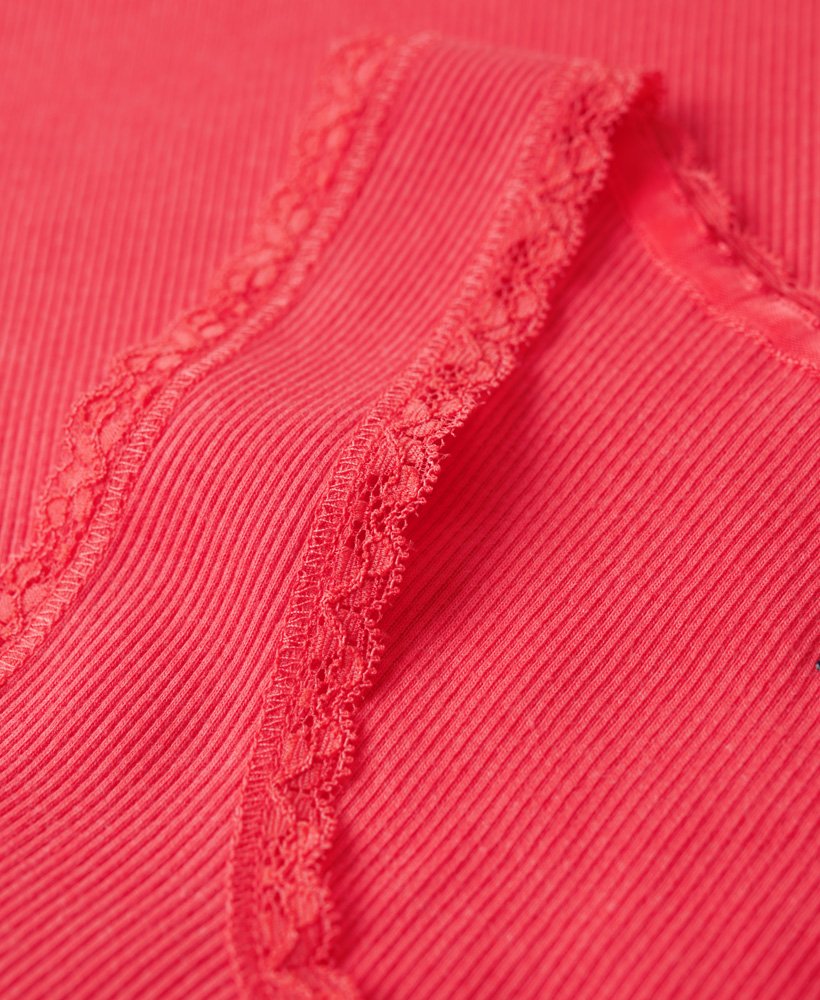 regata athletic essentials vintage com detalhe em renda na coral mesclada verão