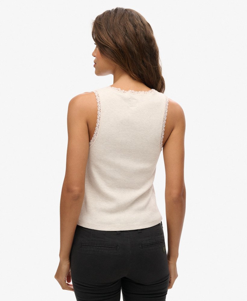 regata athletic essentials vintage com detalhe em renda na cor creme de aveia mesclado