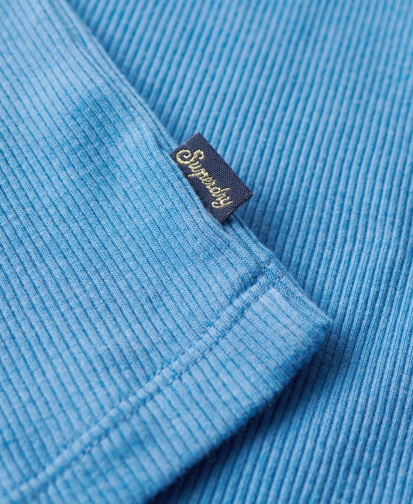 top de alças vintage em algodão orgânico com acabamento em renda canelada na cor azul mesclado rosa.