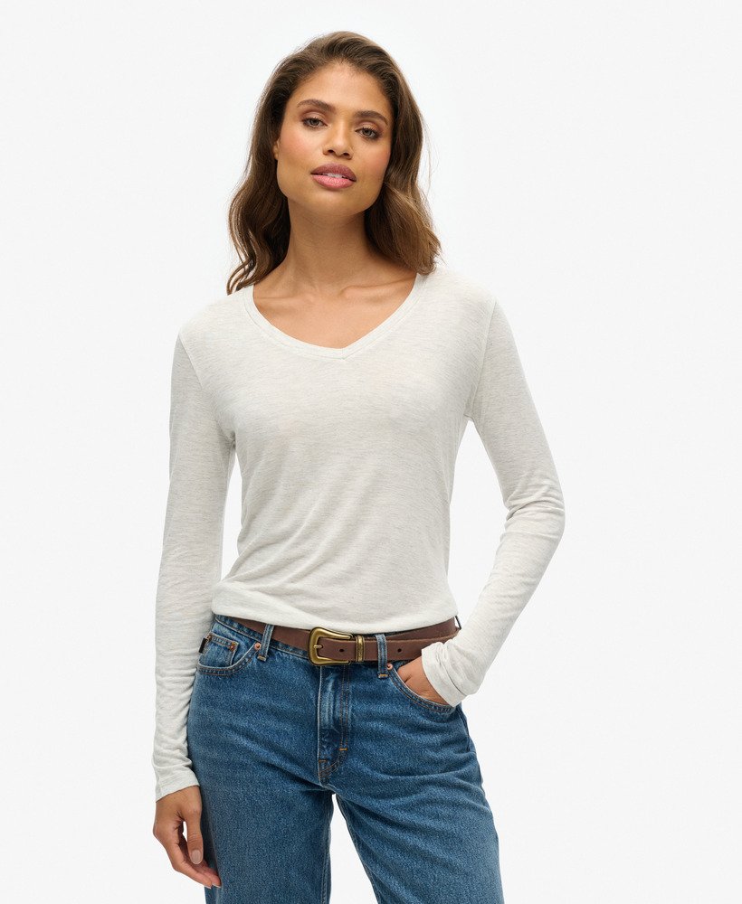 blusa de manga comprida com decote em v em malha na cor cinza claro metálico.