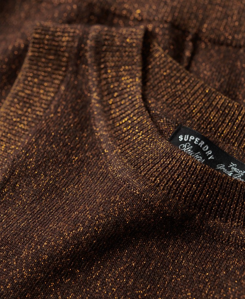 regata de malha merino com gola redonda na cor marrom metálico tabacco da denim co.