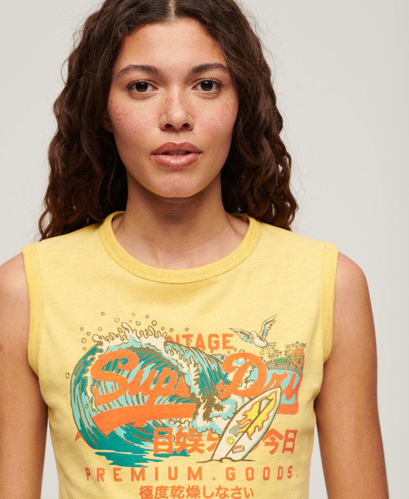 regata slim com estampa do logo vintage da la em amarelo mesclado.