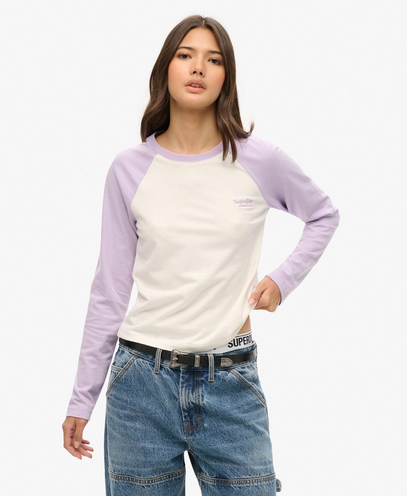 camiseta de beisebol de manga comprida com logo essencial na cor lilás clarobranco off-white.