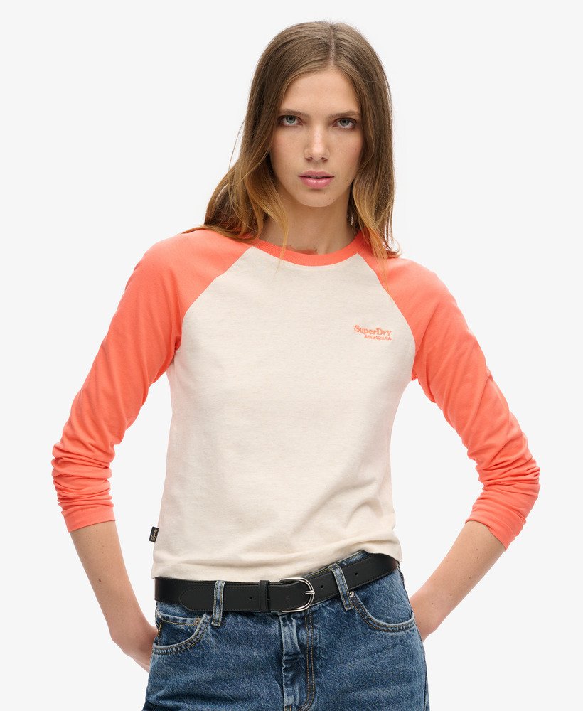 camiseta de beisebol de manga comprida com logo essencial na cor fusion corallight oat mescl.