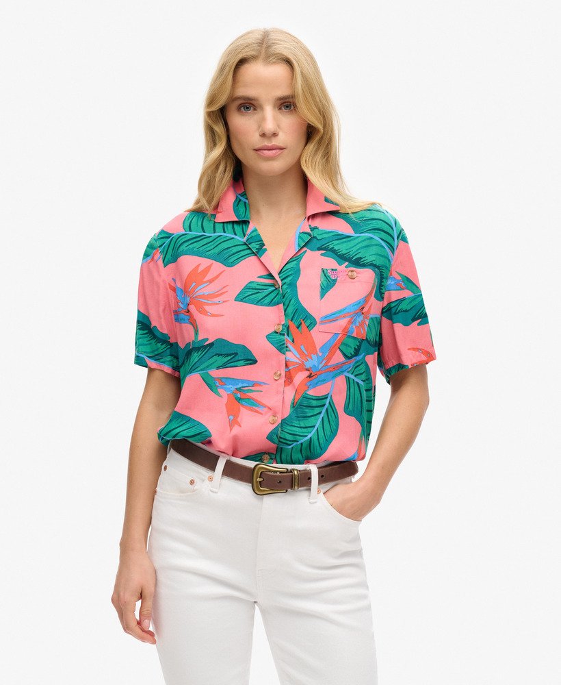camisa de resort de praia em rosa paradisíaco