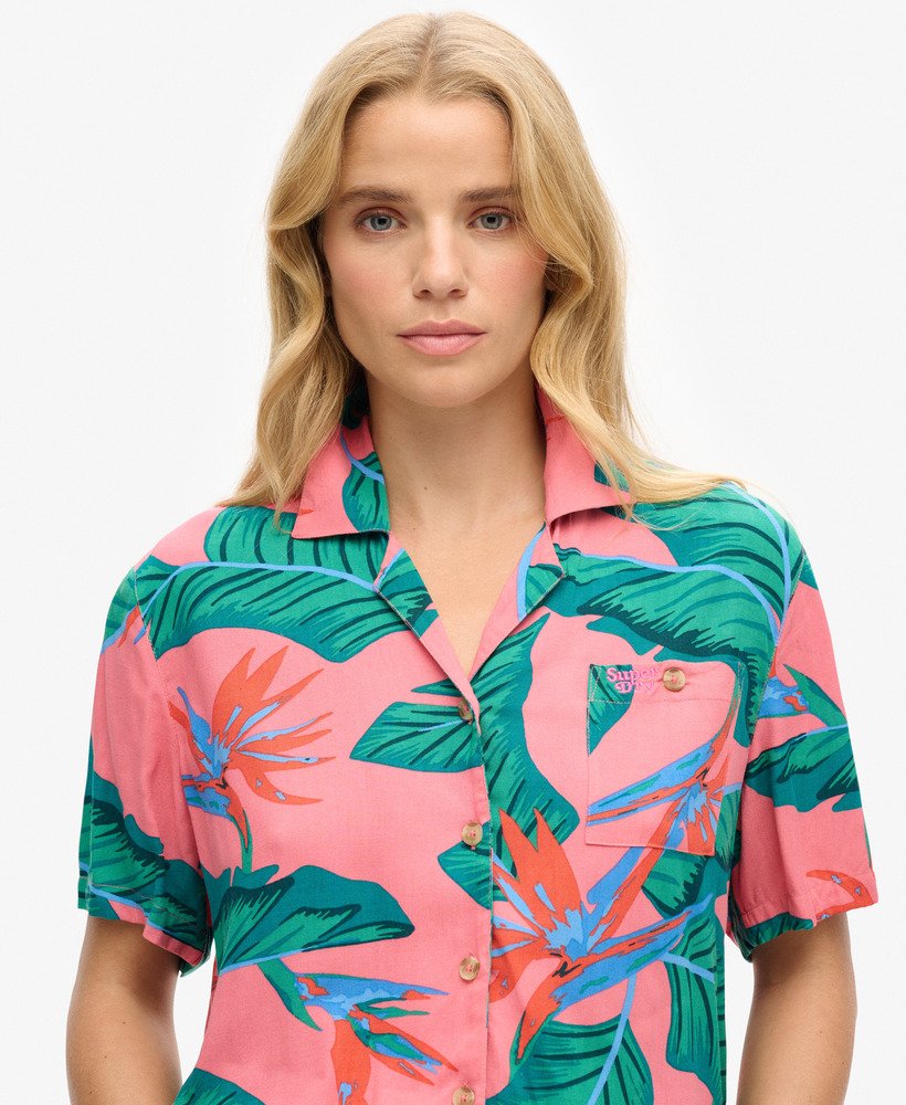 camisa de resort de praia em rosa paradisíaco