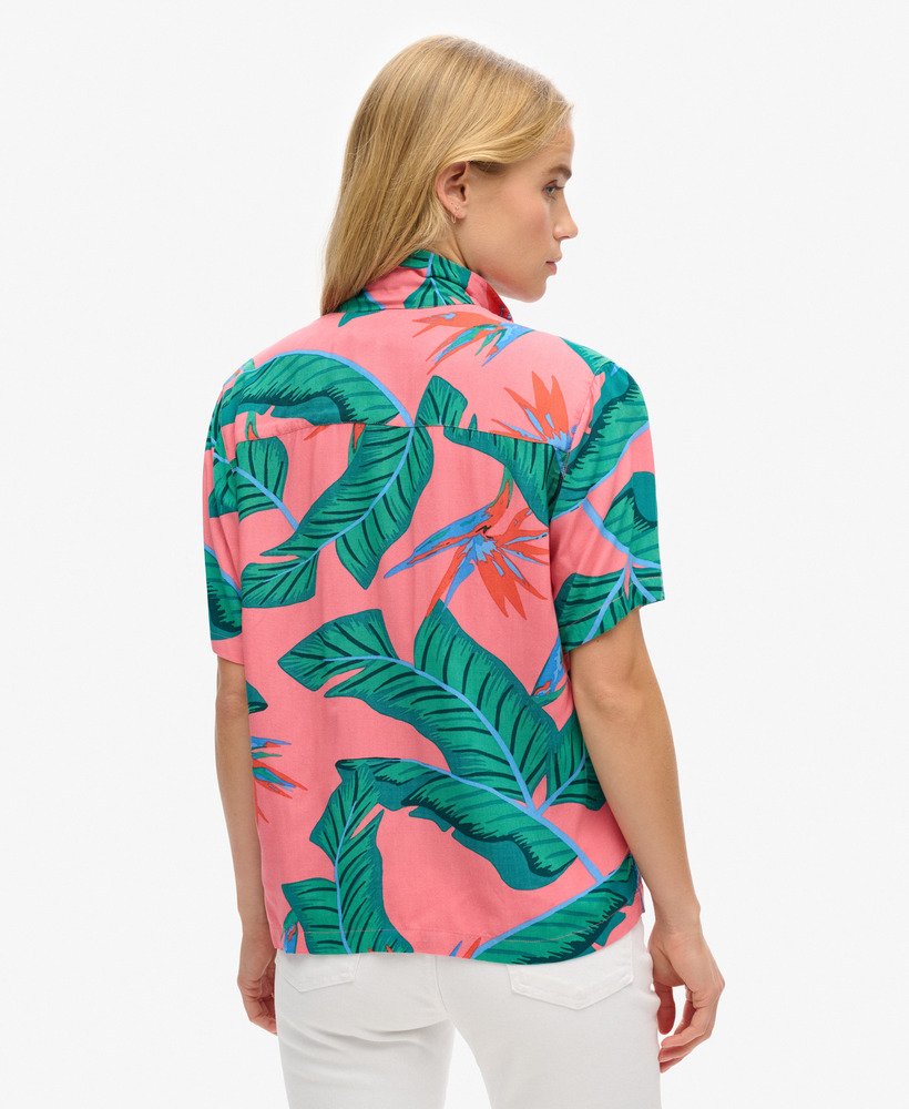 camisa de resort de praia em rosa paradisíaco