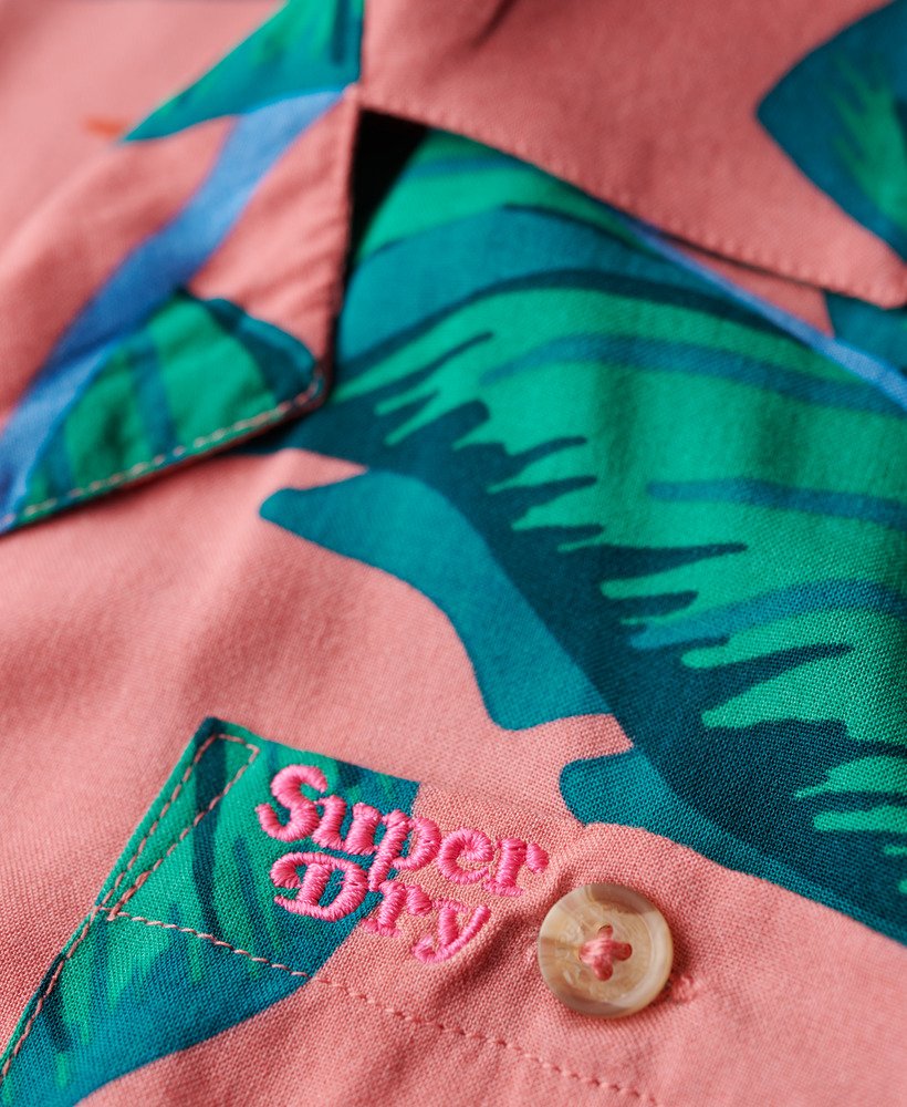 camisa de resort de praia em rosa paradisíaco