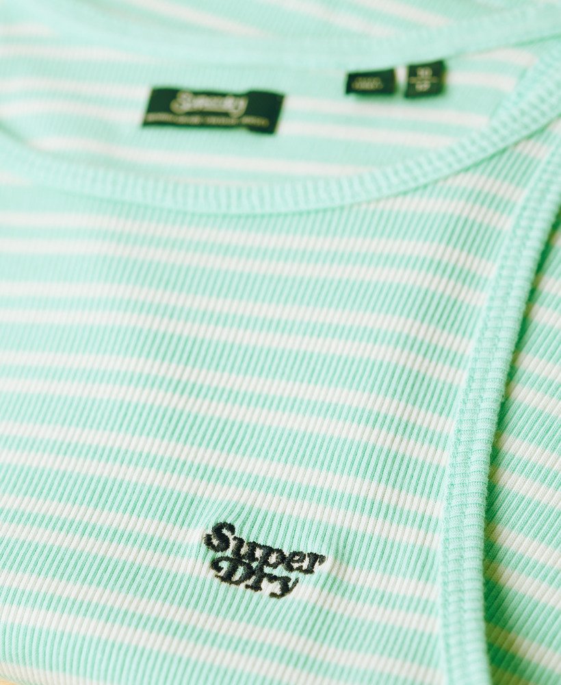 regata esportiva essential logo com listras em verde-água.