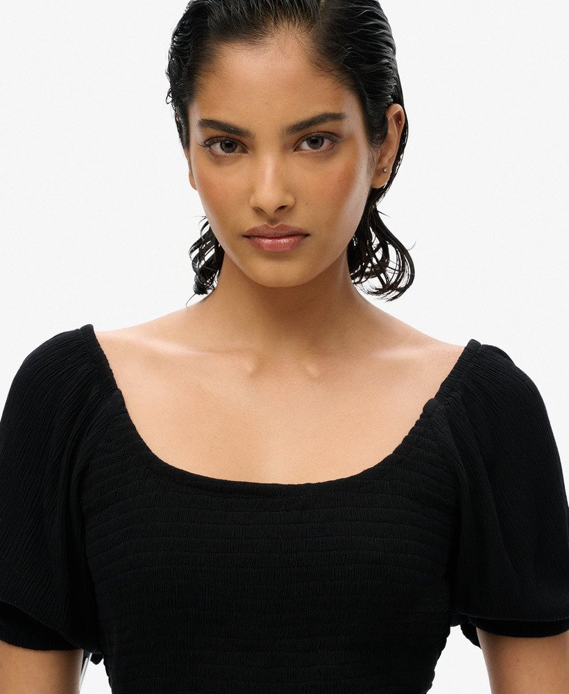 blusa de tecido plano com detalhes franzidos na cor preta.