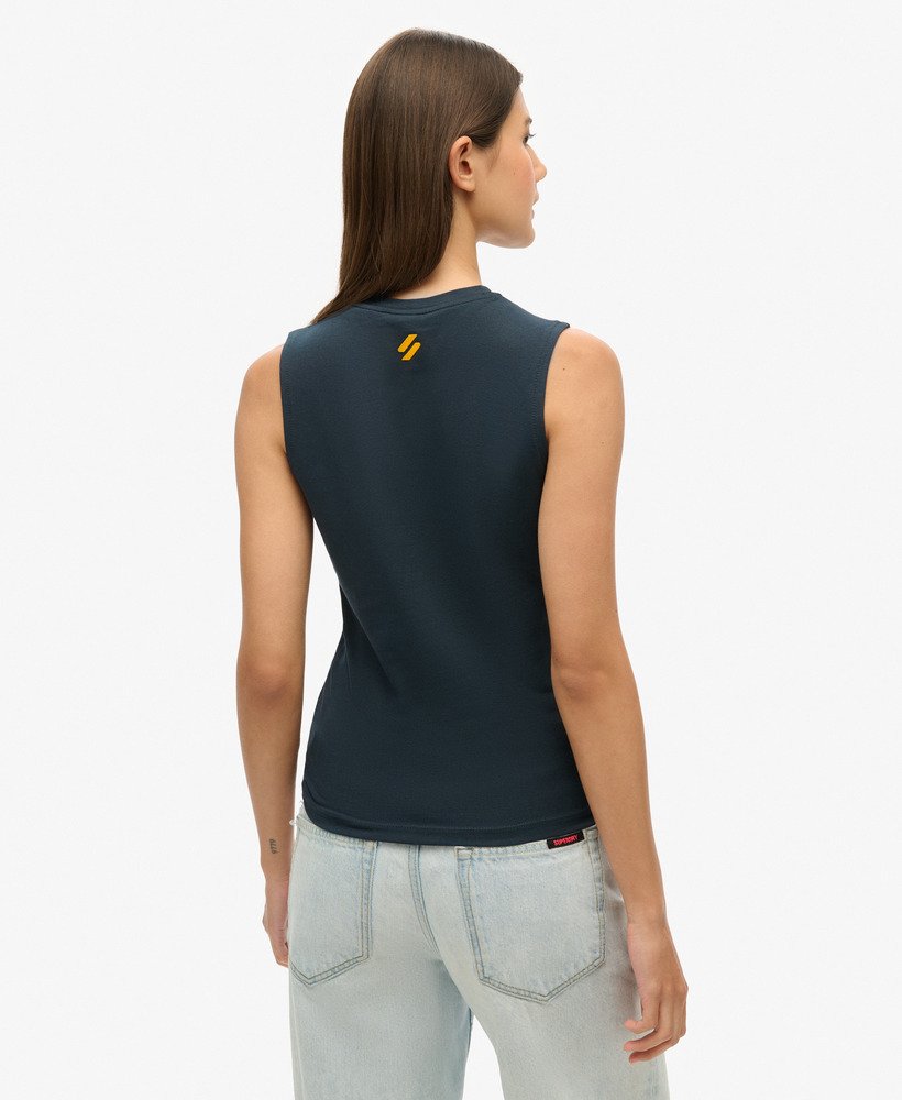 regata esportiva sport luxe graphic fitted na cor azul marinho eclipse.