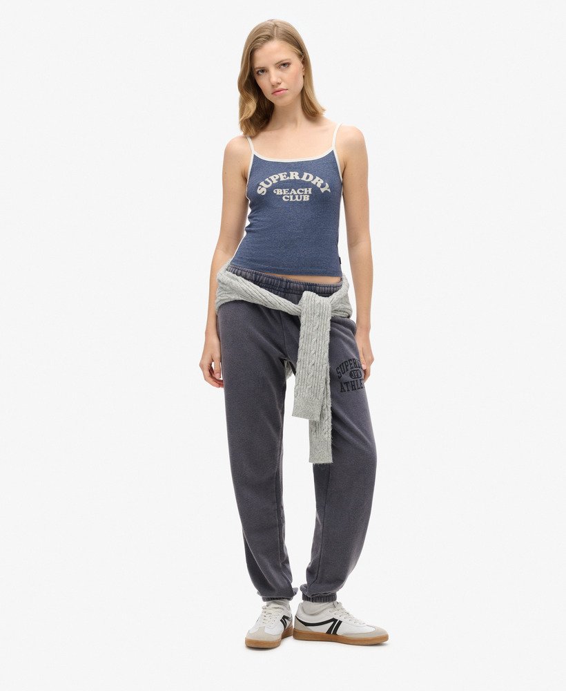 regata esportiva essentials na cor azul marinho mesclado.