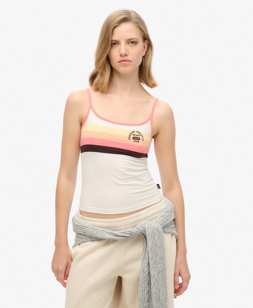 regata esportiva essentials com estampa listrada em coral ao pôr do sol.
