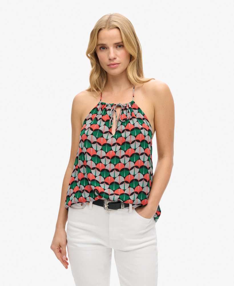 top de praia estampado com decote halter em padrão geométrico laranja.