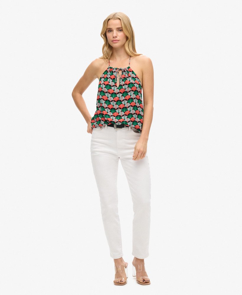 top de praia estampado com decote halter em padrão geométrico laranja.