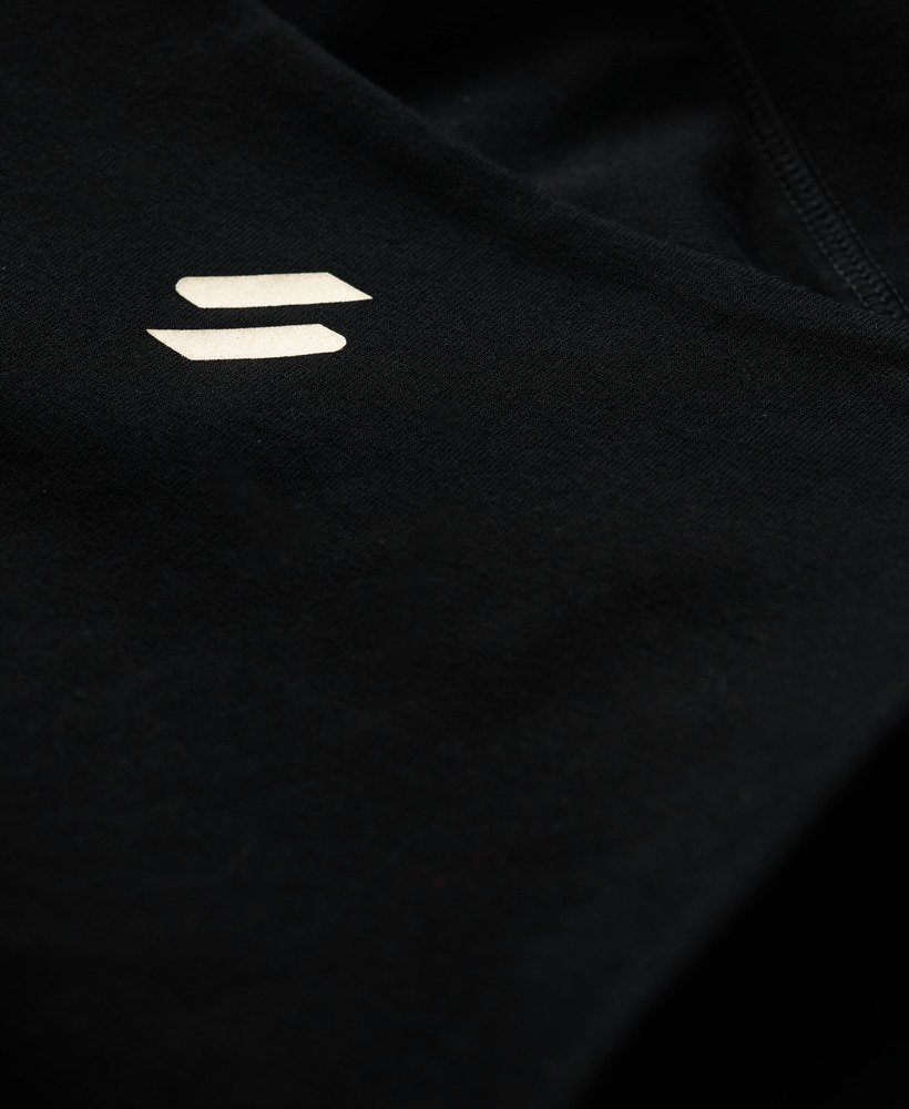 top esportivo com logo na cor pretabronze