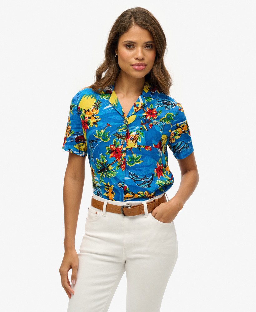 camisa resort de praia em azul golfinho oceano