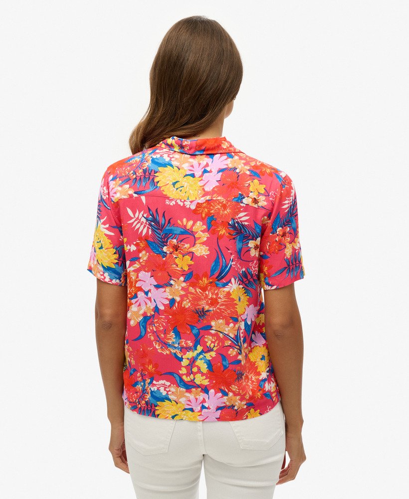 camisa estilo resort de praia na cor rosa anêmona