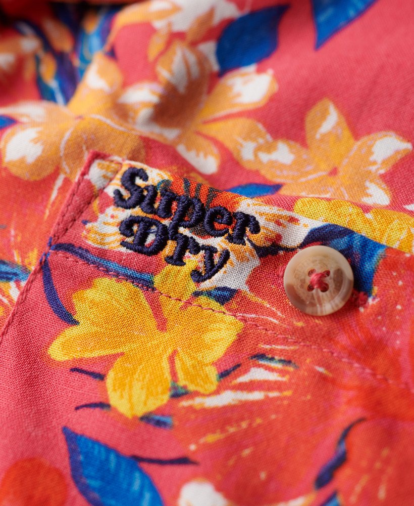 camisa estilo resort de praia na cor rosa anêmona