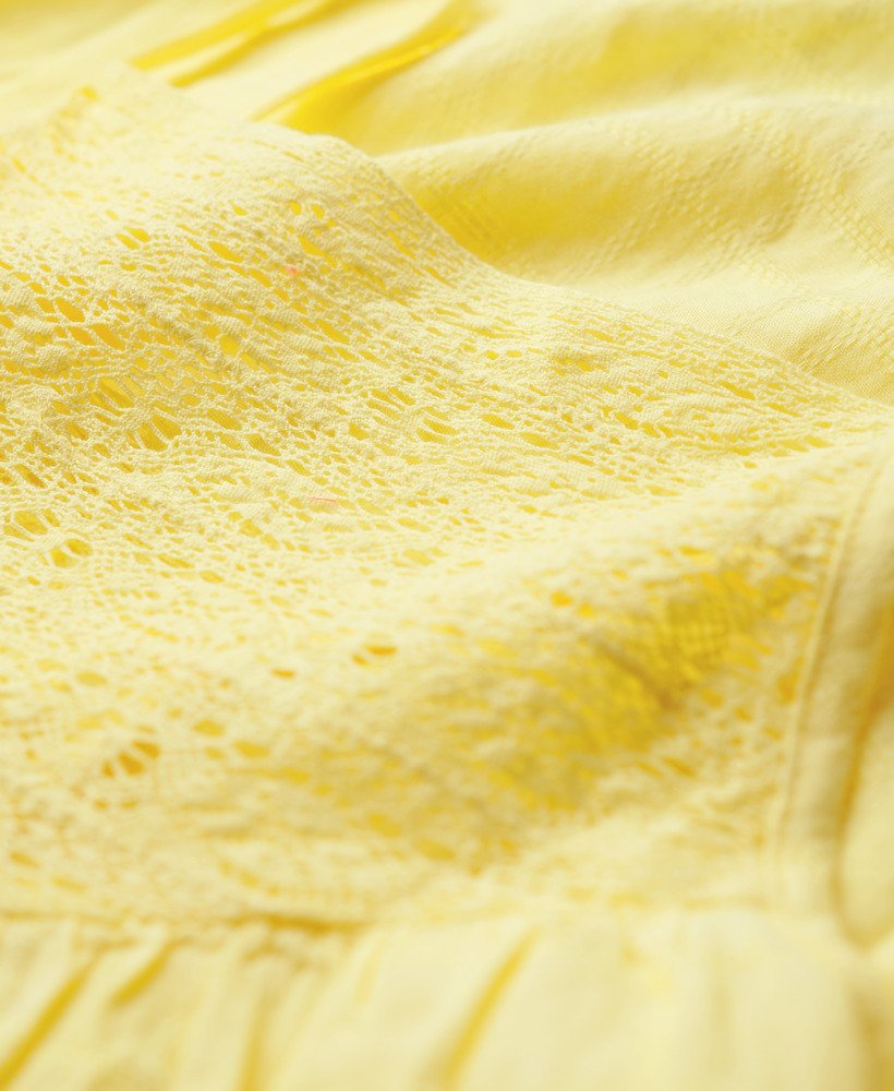 top de renda para praia na cor amarelo claro.