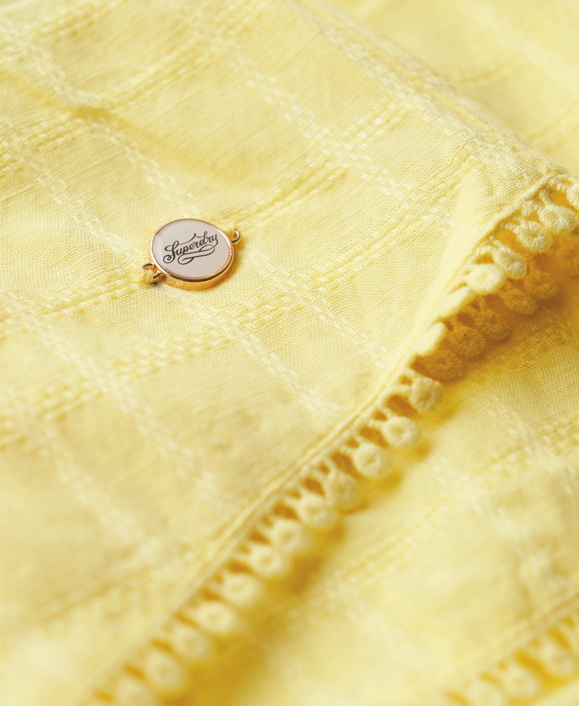 top de renda para praia na cor amarelo claro.