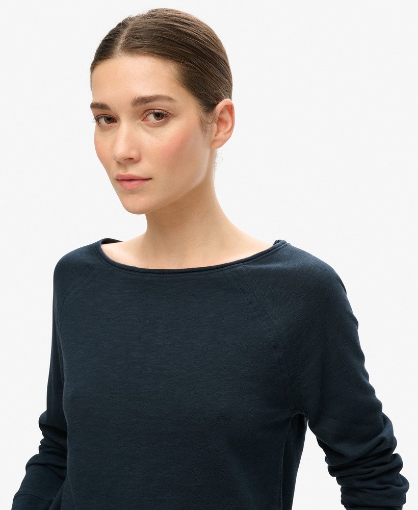 blusa de manga comprida em tecido french terry na cor azul-marinho eclipse.