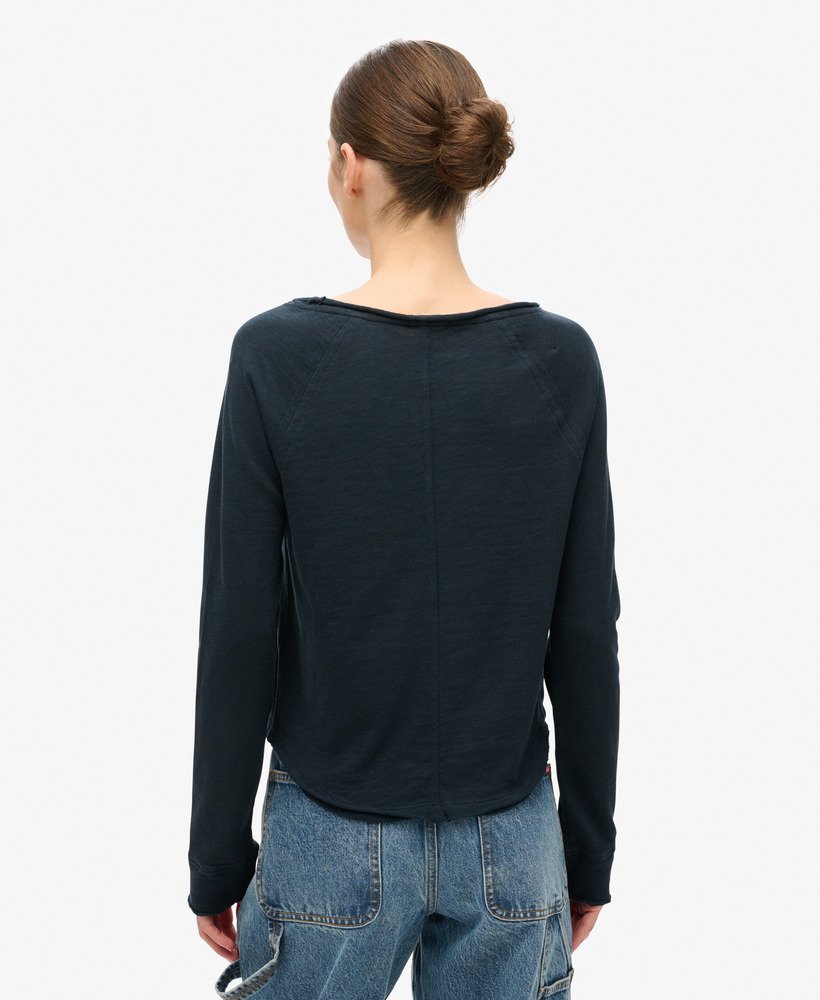 blusa de manga comprida em tecido french terry na cor azul-marinho eclipse.