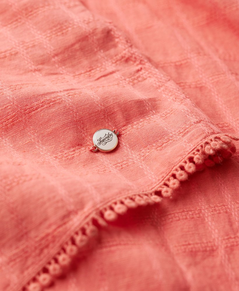 top de renda estilo camisola para praia na cor coral rosado
