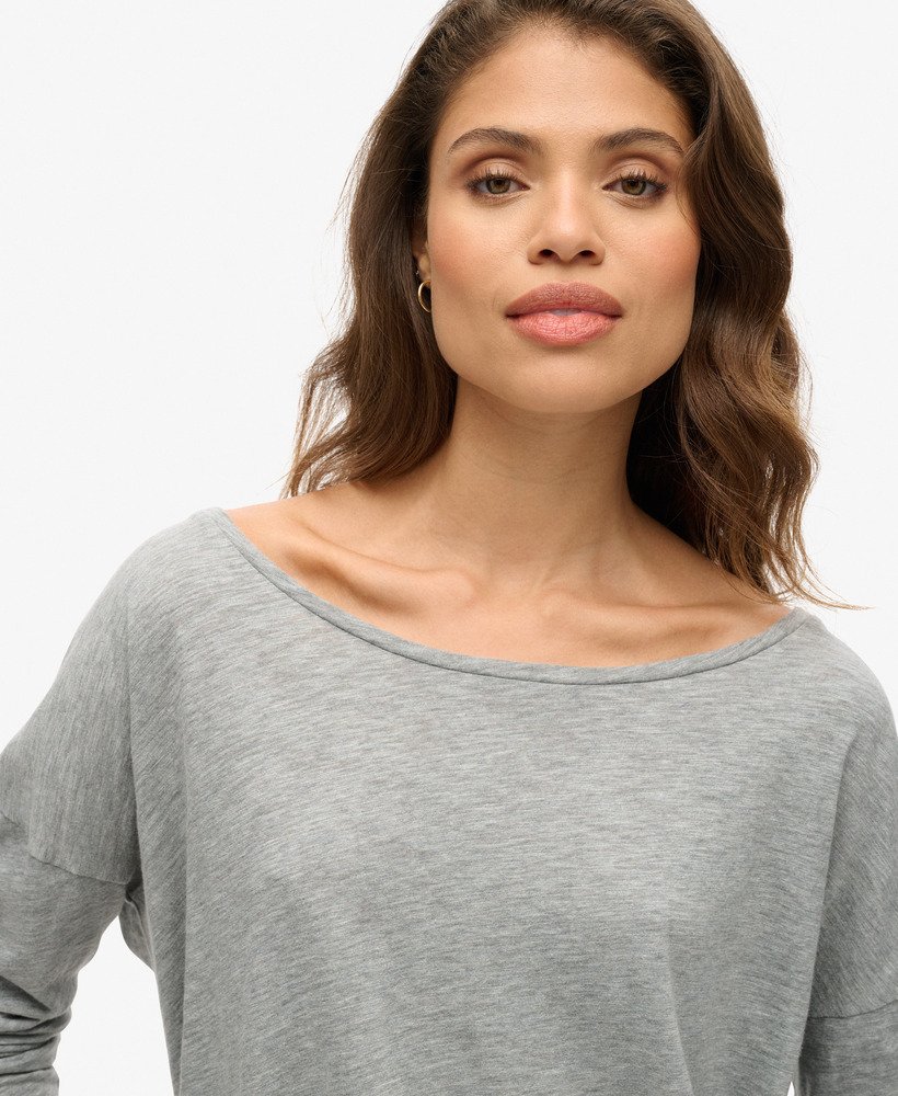 blusa de manga comprida em malha na cor cinza mesclado.