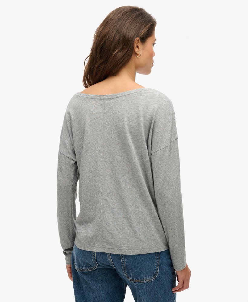 blusa de manga comprida em malha na cor cinza mesclado.