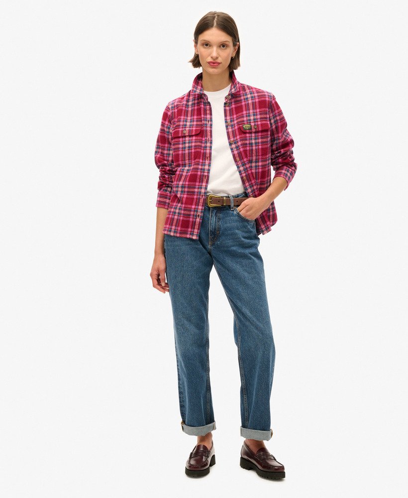 camisa de flanela xadrez lenhador em tom vermelho-cereja