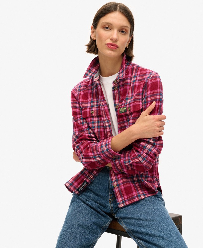 camisa de flanela xadrez lenhador em tom vermelho-cereja