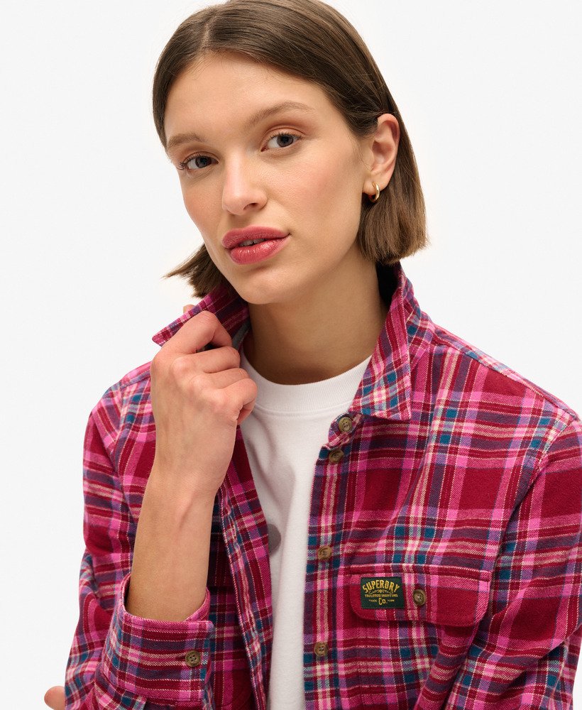 camisa de flanela xadrez lenhador em tom vermelho-cereja