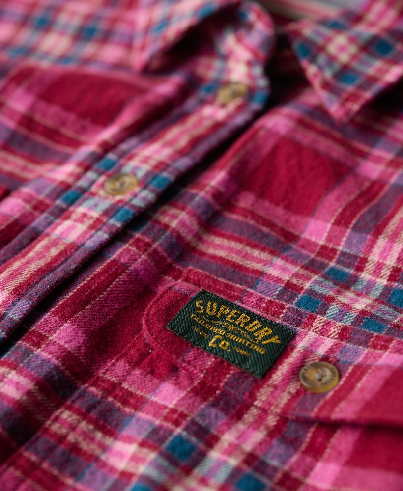 camisa de flanela xadrez lenhador em tom vermelho-cereja