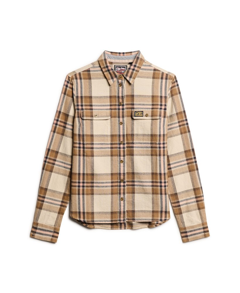 camisa de flanela xadrez lenhador em tons de bege e creme.